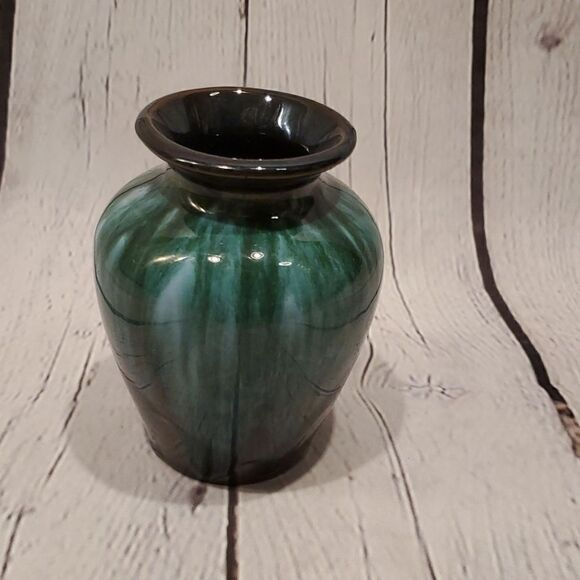 Vintage Blue Mountain Pottery miniature hand crafted vase - Picture 1 of 5